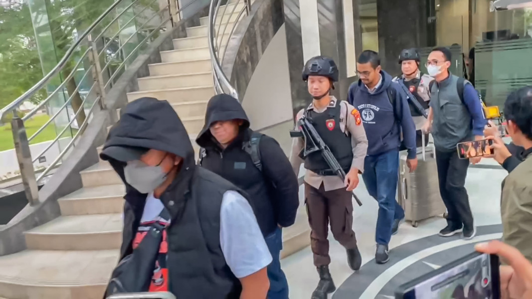 Dikawal Polisi Bersenjata Laras Panjang, KPK Geledah Kantor Dinas PUPR Riau