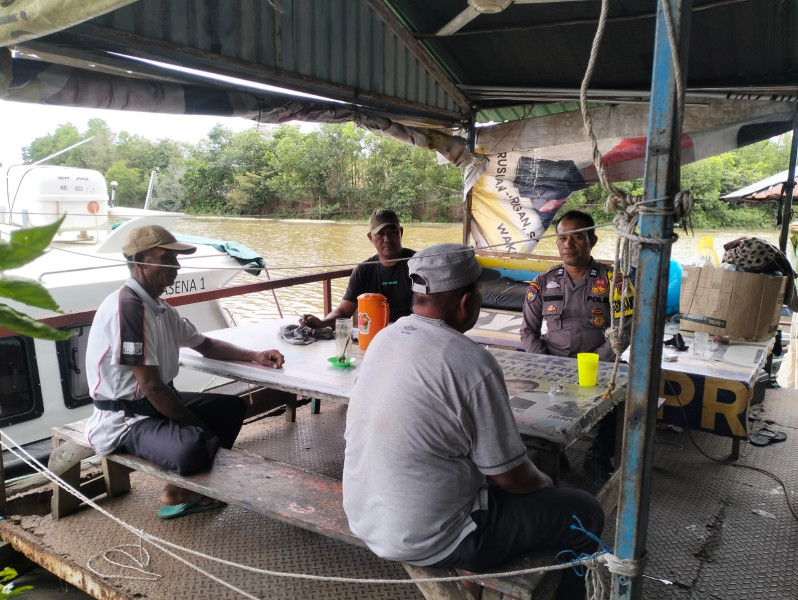 Kapolsek Rumbai Pesisir Ajak Masyarakat Kelurahan Sungai Ambang Jaga Situasi Agar Kondusif Aman dan Damai Selama Pilkada 2024