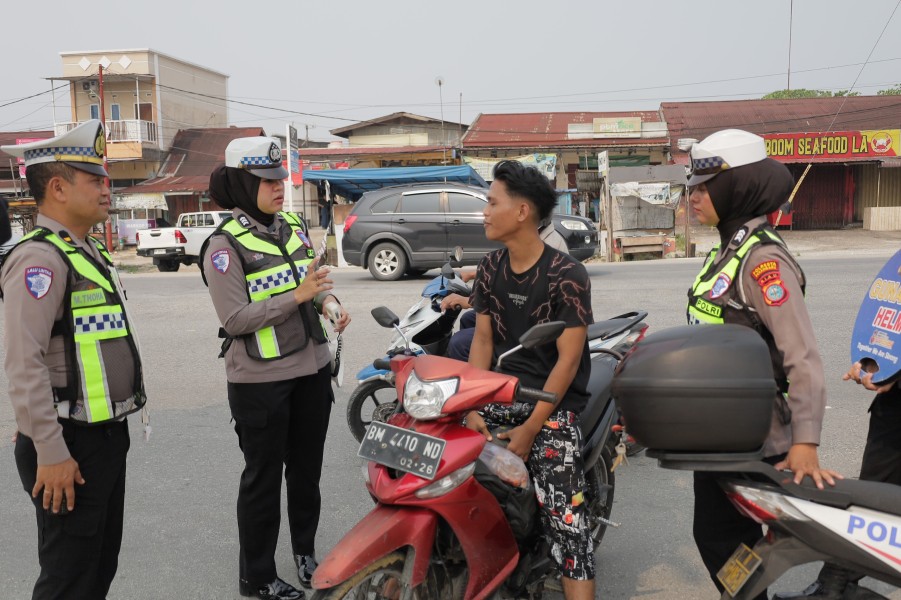Pelanggaran Tak Pakai Helm Melonjak, Satlantas Polresta Pekanbaru Gencarkan Teguran Simpatik