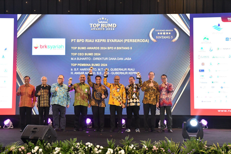 BRK Syariah Raih TOP BUMD Stars 5 Pada Ajang TOP BUMD Awards 2024.