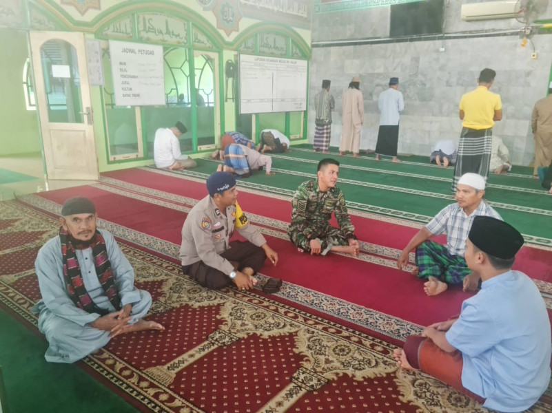 Upayakan Kamtibmas Wilayah Binaan, Polsek Binawidya Laksanakan Cooling System Jelang Pilkada 2024 Bersama Imam Masjid An Najah