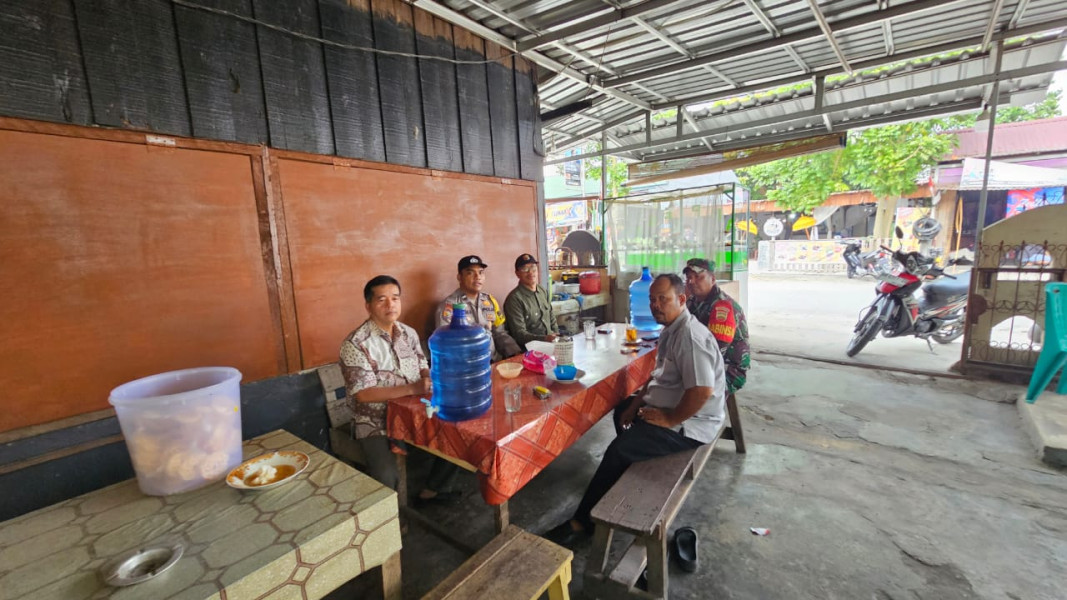 Polsek Binawidya Laksanakan Cooling System Bhabinkamtibmas Kelurahan Sp Baru Bersama Ketua RT dan Tokoh Masyarakat