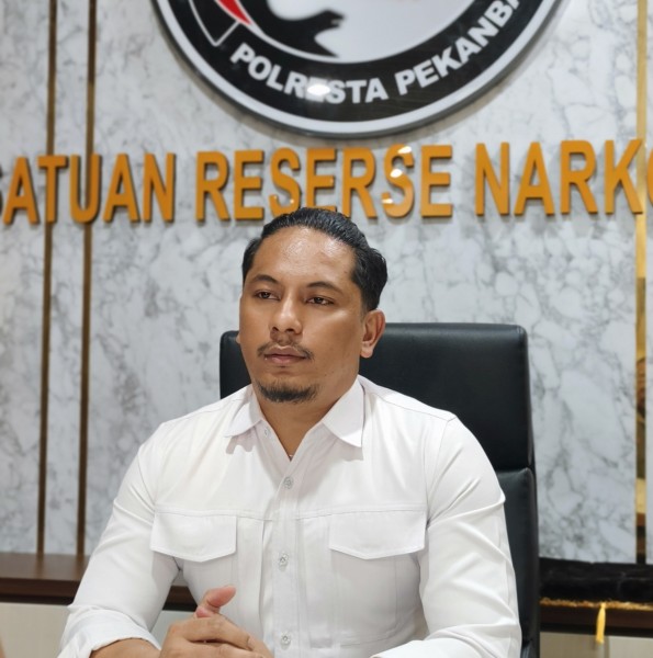 Terkait Adil Cs Bebas Usai digrebek Pesta Narkoba. Ini Penjelasan Kasat Narkoba Polresta Pekanbaru.