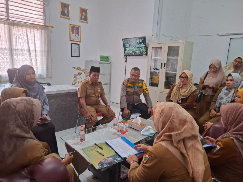 Kapolsek Bukit Raya Kunjungi UPTD Puskesmas Simpang Tiga Pekanbaru Sampaikan Pesan Pilkada Serentak 2024