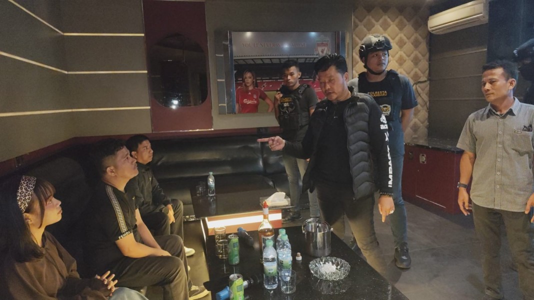 Satresnarkoba Polresta Pekanbaru Gelar Razia Tengah Malam, Diduga Sabu dan Pecahan Ekstasi Diamankan