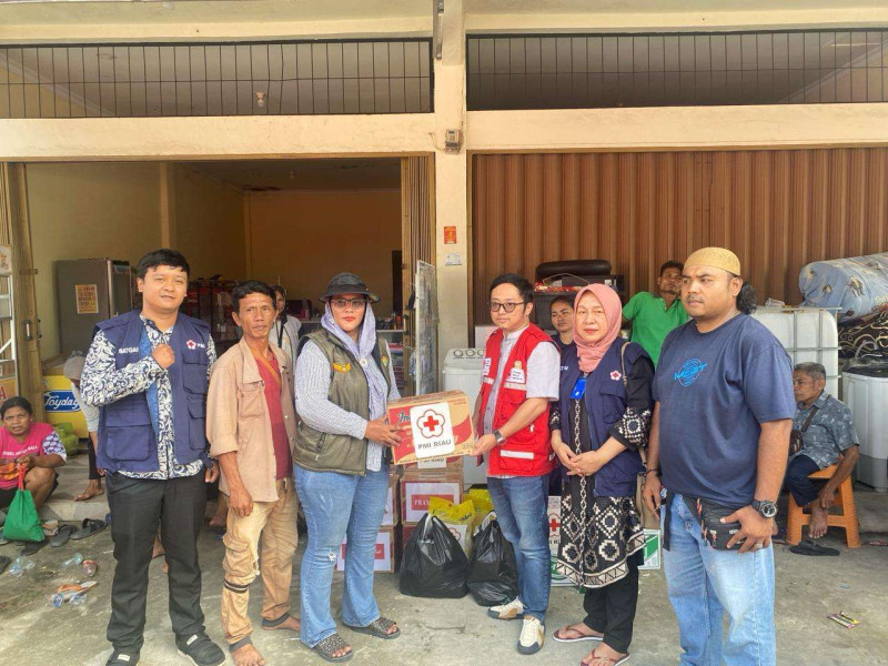 PMI Provinsi Riau Berikan Bantuan Kepada Korban Banjir