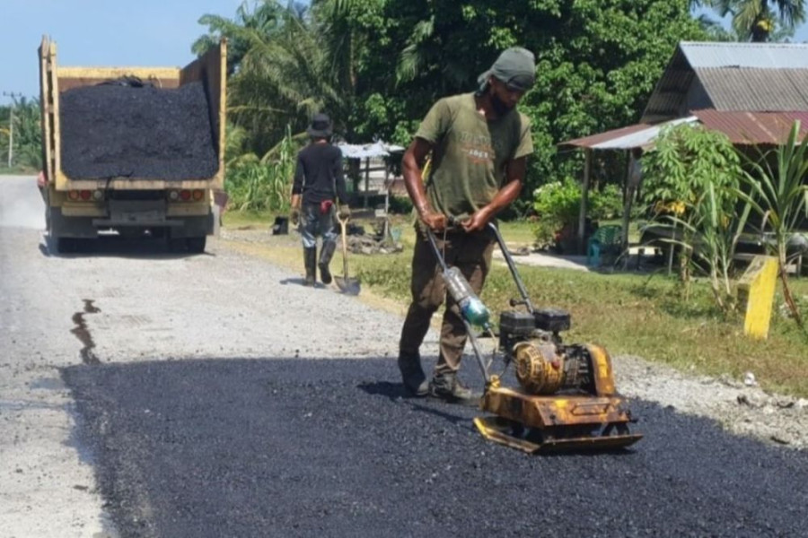 Dinas PUPRPKPP Riau Perbaiki Jalan Tapung – Talang Danto