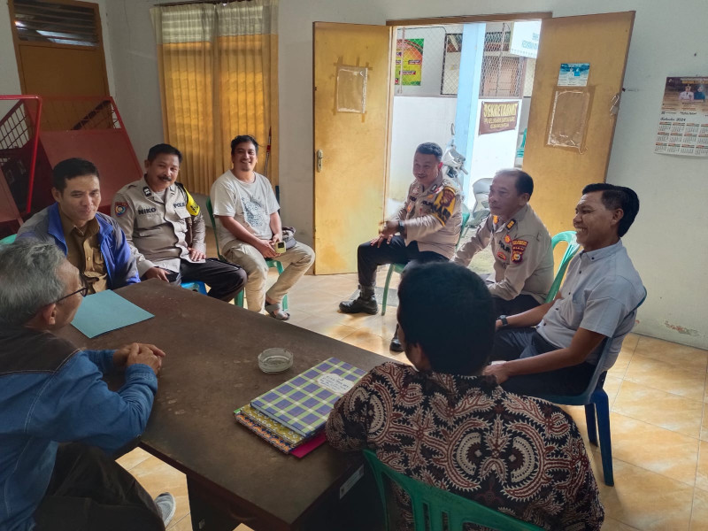 Polsek Senapelan Wujudkan Harkamtibmas yang Kondusif Melalu Patroli Blue Light