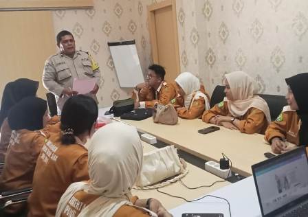 Gandeng Mahasiswa KKN, Bhabinkamtibmas Polsek Siak Ajak Mahasiswa Ikut Sukseskan Pilkada Serentak 2024