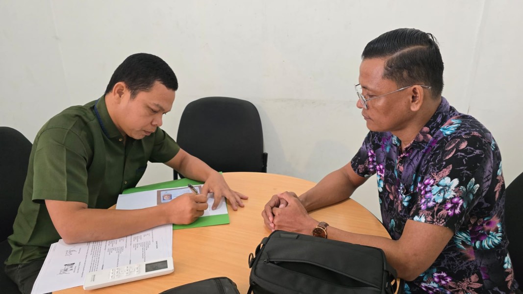 Sedang Parkir Mobil di Angkut Menggunakan Towing Diduga Milik PT. Mandiri Utama Finance (MUF).