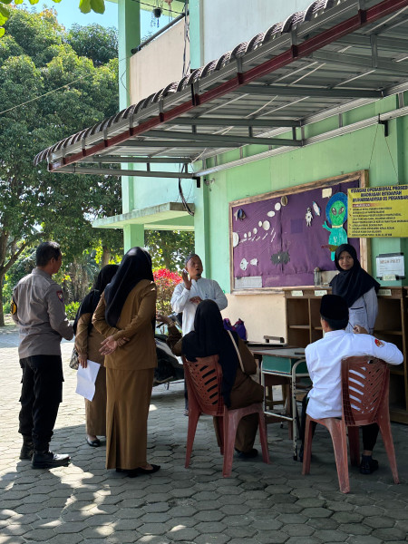 Disela giat peninjauan PIN POLIO dan Imunisasi Nasional Wilayah kerja Puskesmas Umban Sari Rumbai, Kapolsek Rumbai sampaikan Cooling system Pilkada Damai