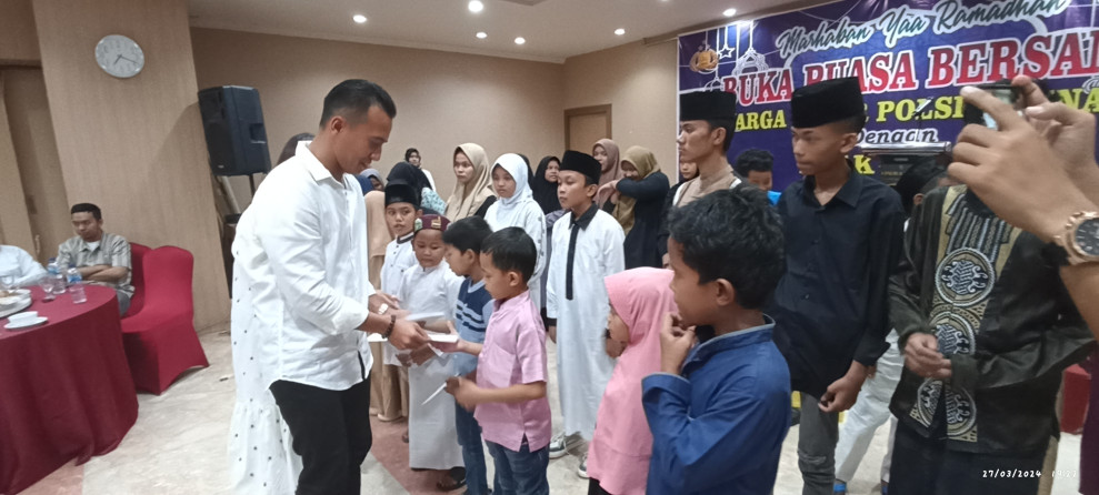 Polsek Senapelan Santuni Anak Yatim