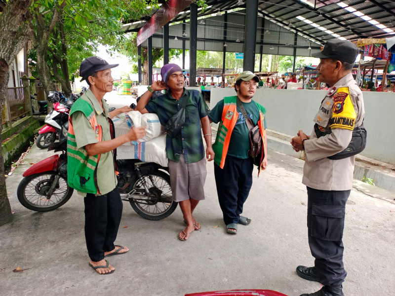 Cooling System Bhabinkamtibmas Sambang Warga dan Patroli Karhutla di Kelurahan Labuhbaru Timur