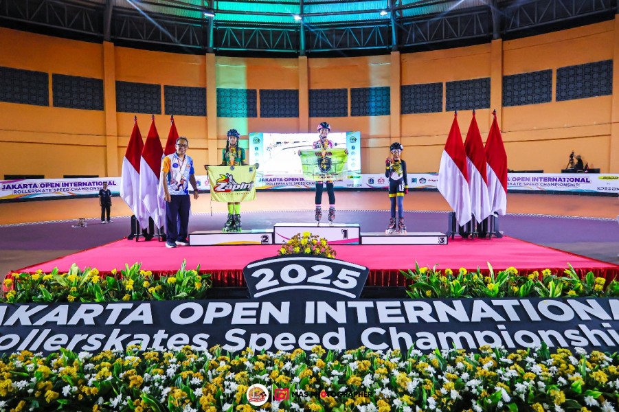Atiqah Sienna Wibowo Asal Pekanbaru - Riau,  Sabet Emas dan Perak Di kejuaraan Sepatu Roda Jakarta Open Internasional 2025
