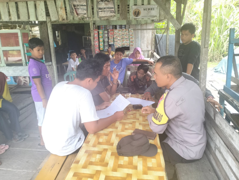 Giat di Sungai Mempura, Bhabinkamtibmas Berikan Himbauan Kepada Pedagang Pasar Geronggang Mempura