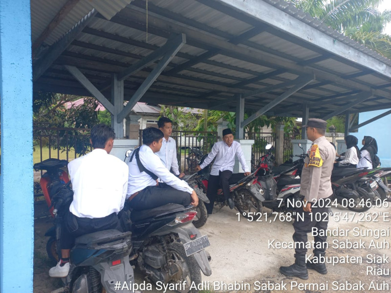 Ciptakan Pilkada Damai Bhabinkamtibmas Sabak Permai Ajak Warga Jaga Kamtibmas