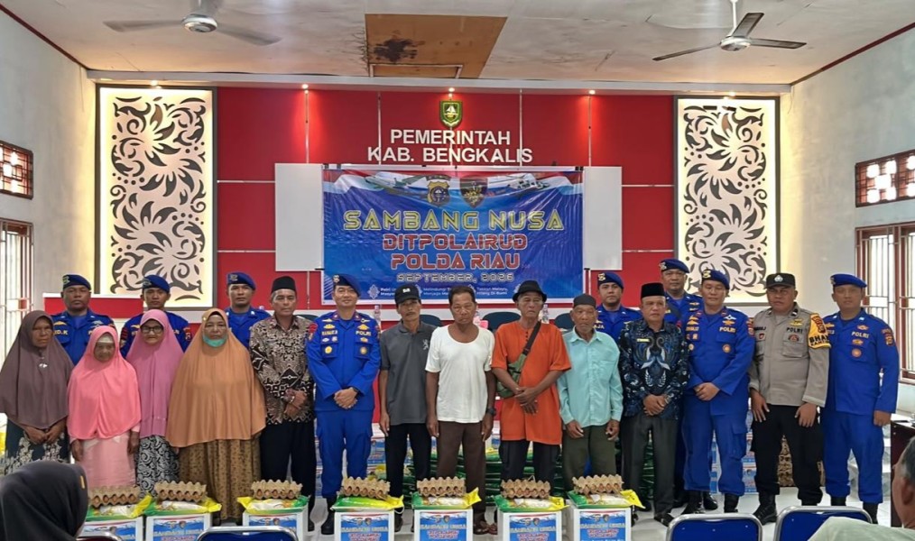 Ditpolairud Polda Riau Sambangi Warga Pesisir Rupat Utara, Salurkan 60 Paket Sembako