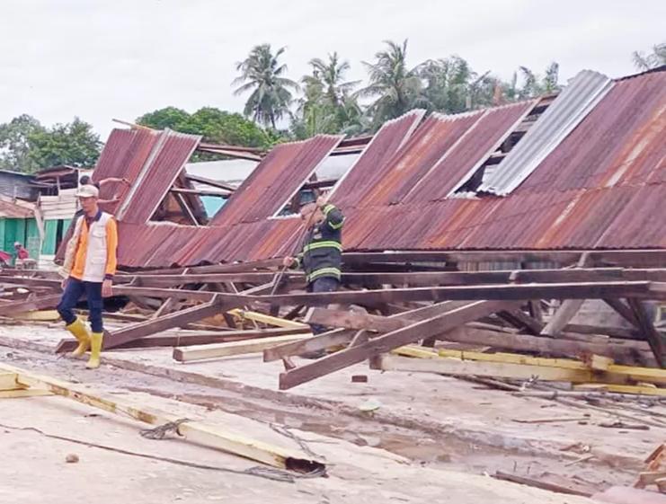 Puting Beliung Landa Riau, Masyarakat Diimbau Waspada