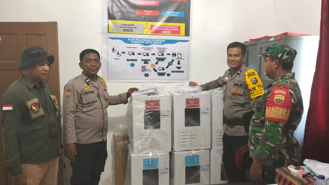 Pengawalan dan Pengamanan Pendistribusian Logistik Pilkada Serentak di Kecamatan Mempura, Kabupaten Siak Berjalan Lancar