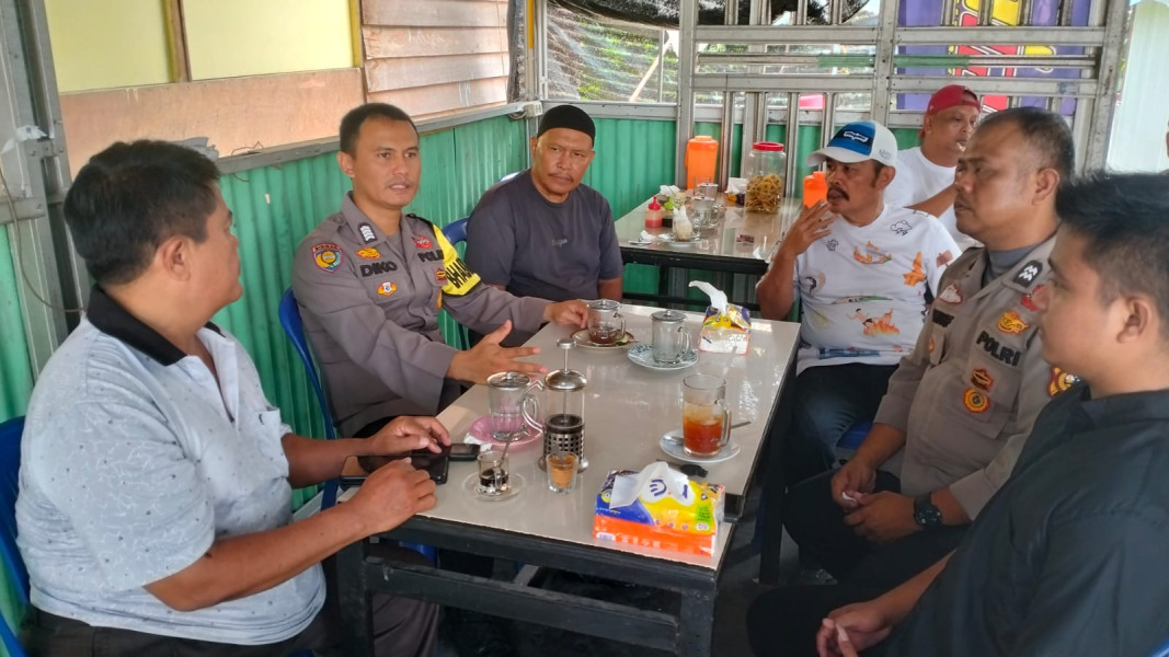 Cooling System Bhabinkamtibmas Kelurahan Binawidya, Bersama Ketua RT dan LPM Ciptakan Pilkada Damai