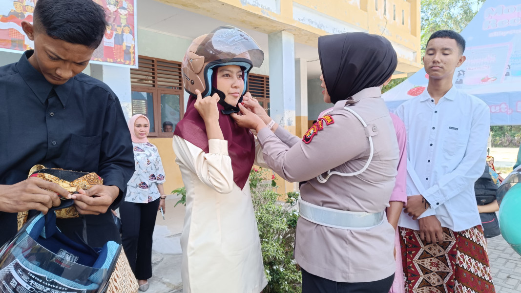 Tim Cooling System Ditlastas Polda Riau Sambangi SMKN 8 Rumbai