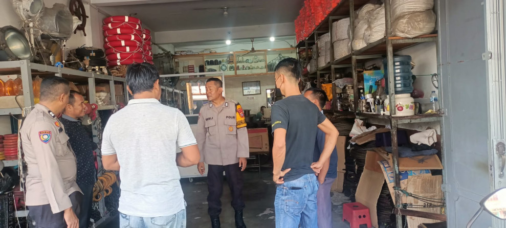 Sambangi Toko Samudra Mandiri, Polsek Senapelan Ajak Karyawan Gunakan Hak Pilih