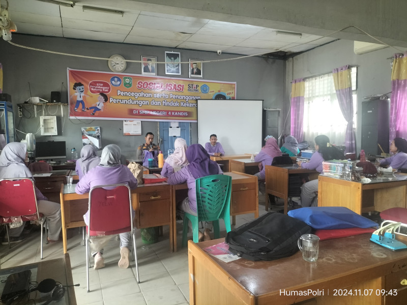 Kapolsek Kandis Gelar Cooling System dan Sosialisasi Pencegahan Perundungan di SMPN 4 Kandis