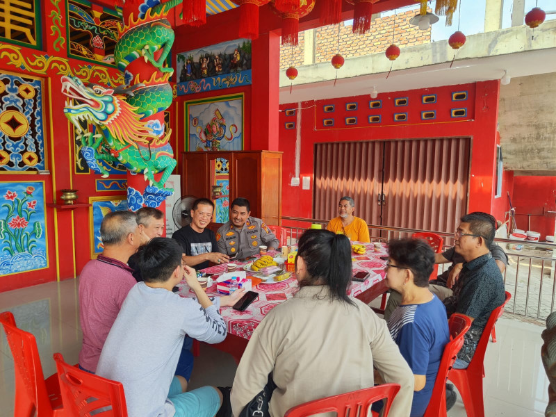 Polsek Payung Sekaki Silaturahmi Dengan Vihara Long Kiong Dalam Rangka Cooling System OMP LK 2024
