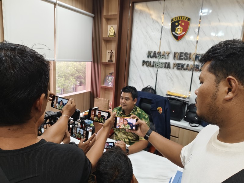 Polresta Pekanbaru Temui Gudang Pengelolaan Limbah B3 Ilegal di Binawidya, 12 Orang Saksi Diperiksa.
