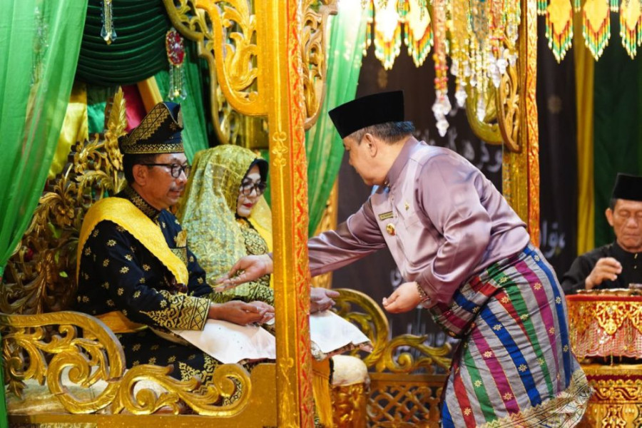 Kajati Riau Dianugerahkan Gelar Adat, Pj Gubri Sampaikan Ucapan Selamat