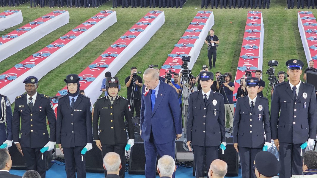 Dua Bintara Polri Polda Riau Lulus Pendidikan Kepolisian Internasional di Turkiye, Dilantik Langsung oleh Presiden Erdogan