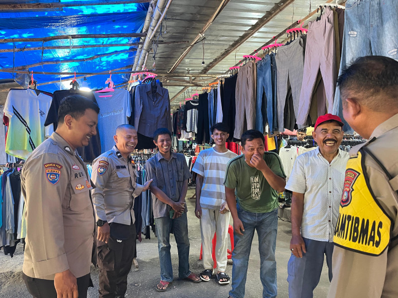 Polsek Senapelan Beri Pesan Kamtibmas Kepada Pedagang Pasar Kodim