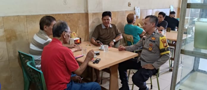 Memupuk Silaturahmi Masyarakat, Cara Bhabinkamtibmas Menjaga Keamanan untuk Pilkada Damai