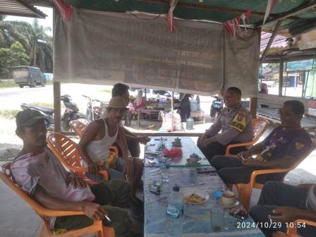 Wujudkan Rasa Aman di Desa Binaannya, Bhabinkamtibmas Polsek Siak Tingkatkan Giat Cooling System Pilkada Serentak