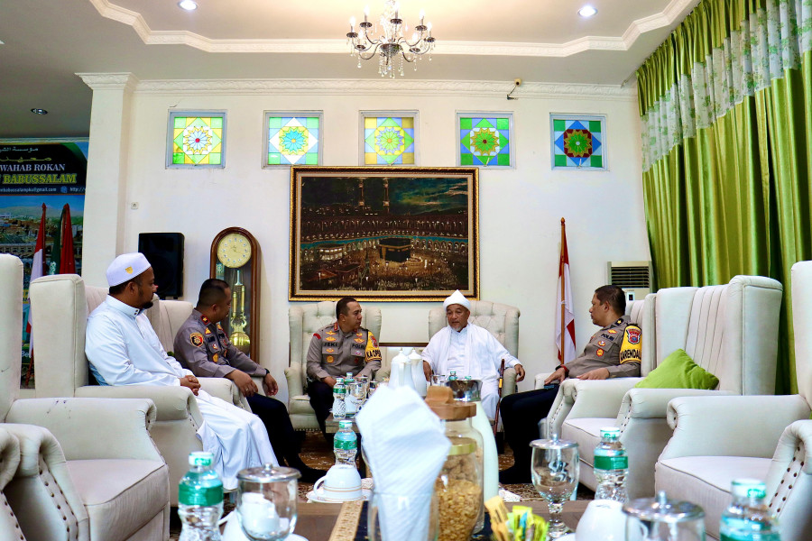 Kapolresta Pekanbaru Bersama Pimpinan Pondok Pesantren Babussalam Gelar Silaturahmi untuk Jaga Kondusivitas Pilkada 2024