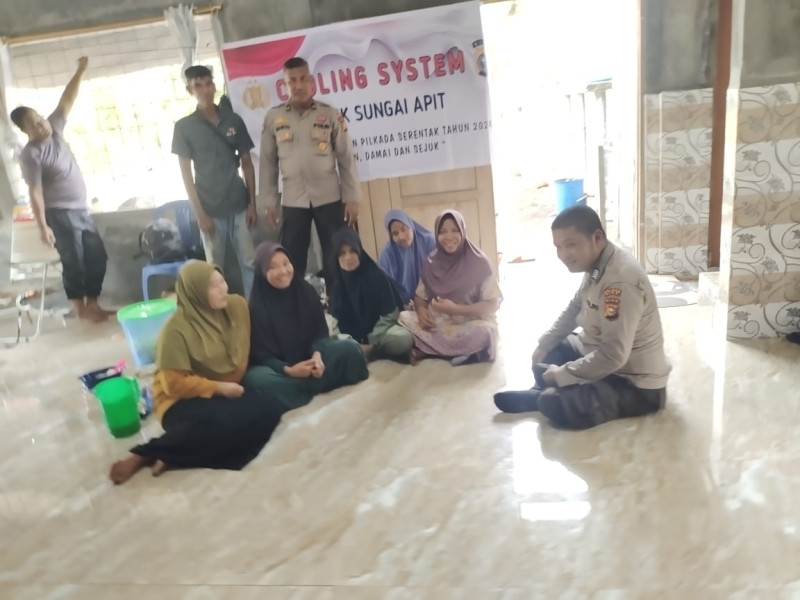 Kanit Binmas Polsek Sungai Apit Ikut Sambang Warga  Jelang Pilkada