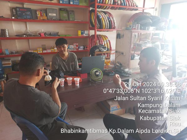 Bhabinkamtibmas Kampung Dalam Ajak Pemuda Tionghoa Siak Wujudkan Pilkada Damai