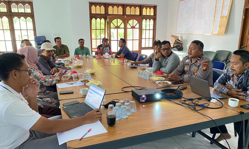 Moment Rapat dan Saat Bersama Masyarakat, Posek Siak Lasanakan Cooling System Sampaikan Pesan Pilkada Damai, Aman dan Kondusif