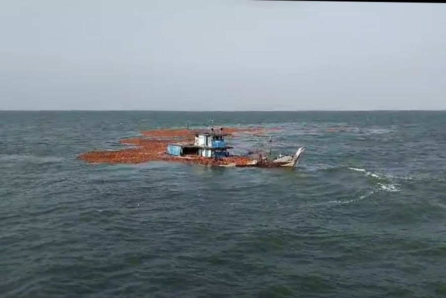 Kapal Bermuatan Ratusan Ton Kelapa Tenggelam di Perairan Pulau Rangsang Meranti