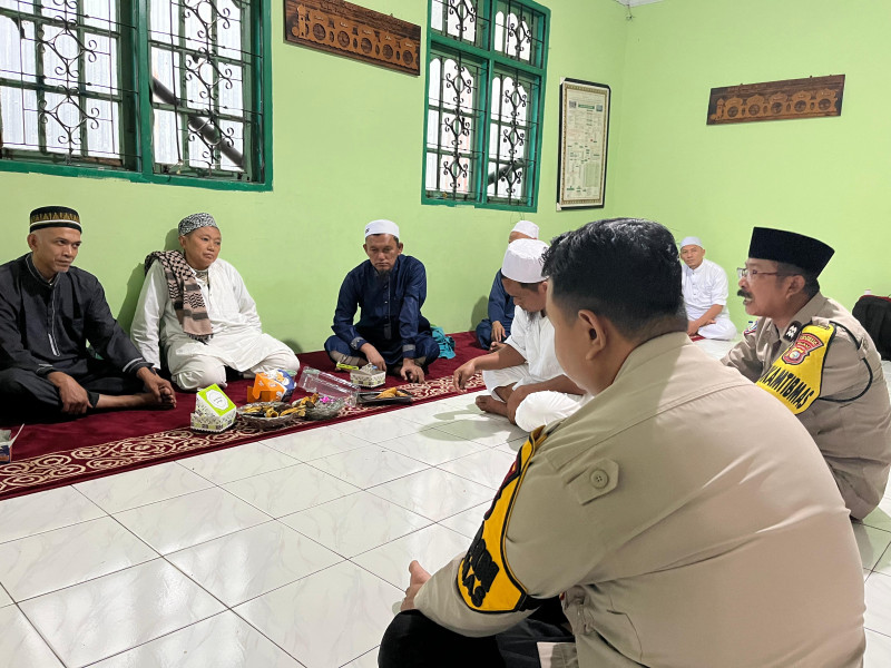 Polsek Senapelan Ajak Jemaah Mesjid Kampung Baru Dukung Cooling System Pilkada Damai