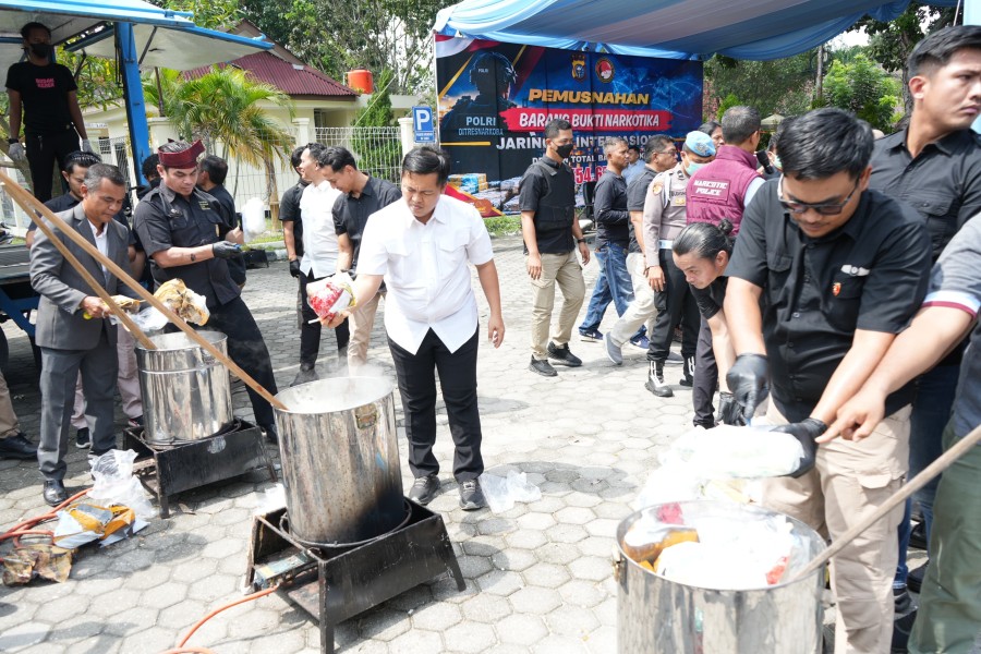 100 Kilogram Lebih Narkoba Dimusnahkan! Polda Riau Hancurkan Barang Bukti Senilai Rp149 Miliar