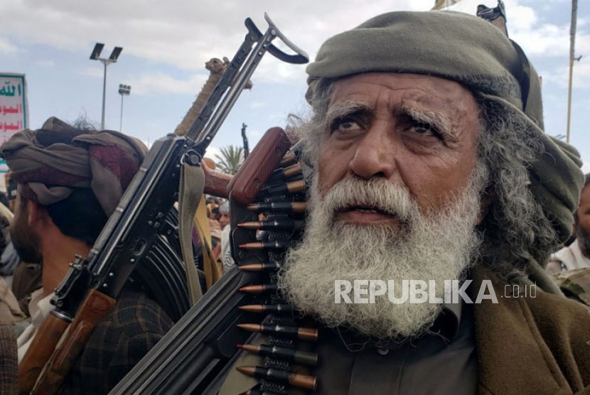 Houthi Ancam Tenggelamkan Kapal Inggris
