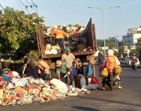 Antisipasi Tumpukan Sampah, DLHK Pekanbaru Imbau Angkutan Mandiri Tertib Buang ke TPS