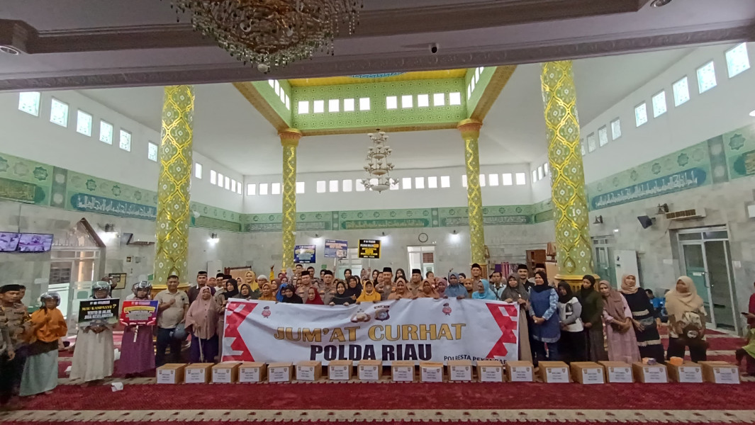 Kasi Dikmas Ditlantas Polda Riau Sosialisasikan Kamtibmas dan Kamseltibcarlantas di Jum'at Curhat Polda Riau