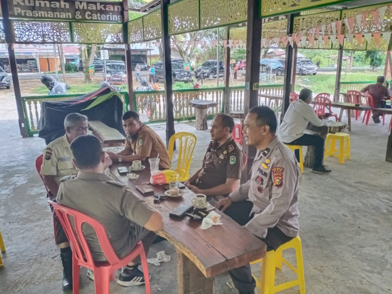 Cooling System Bhabinkamtibmas Polsek Siak Pastikan Situasi Kamtibmas Kondusif Menjelang Pemilihan
