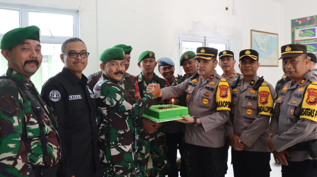 Polres Kep Meranti Berikan Surprise Hut TNI ke-79 ke Koramil dan Pos AL