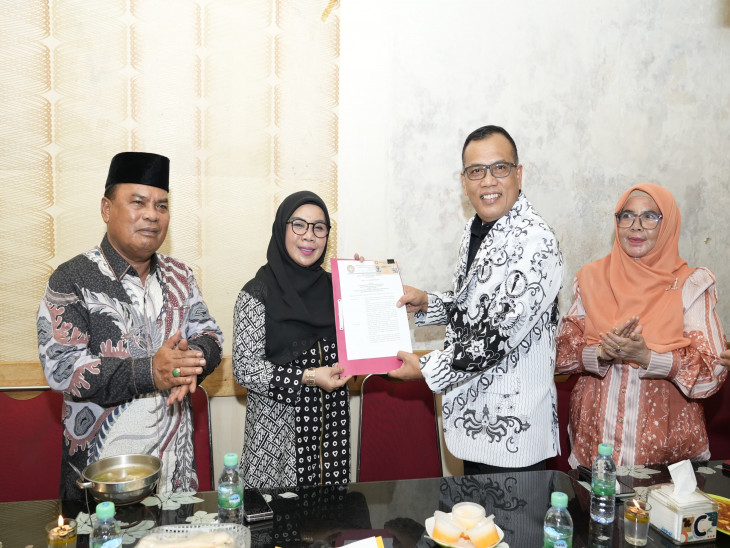 Dianugerahi Dewan Pakar Riau, Wakil Bupati Kampar Siap Tingkatkan Kualitas Pendidikan