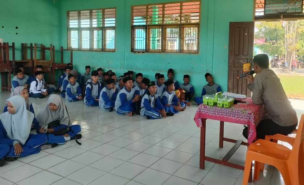 Kunjungi SMU N 3 Sungairawa Bhabinkamtibmas Ajak Ikut Berpartisipasi Jaga Kamtibmas