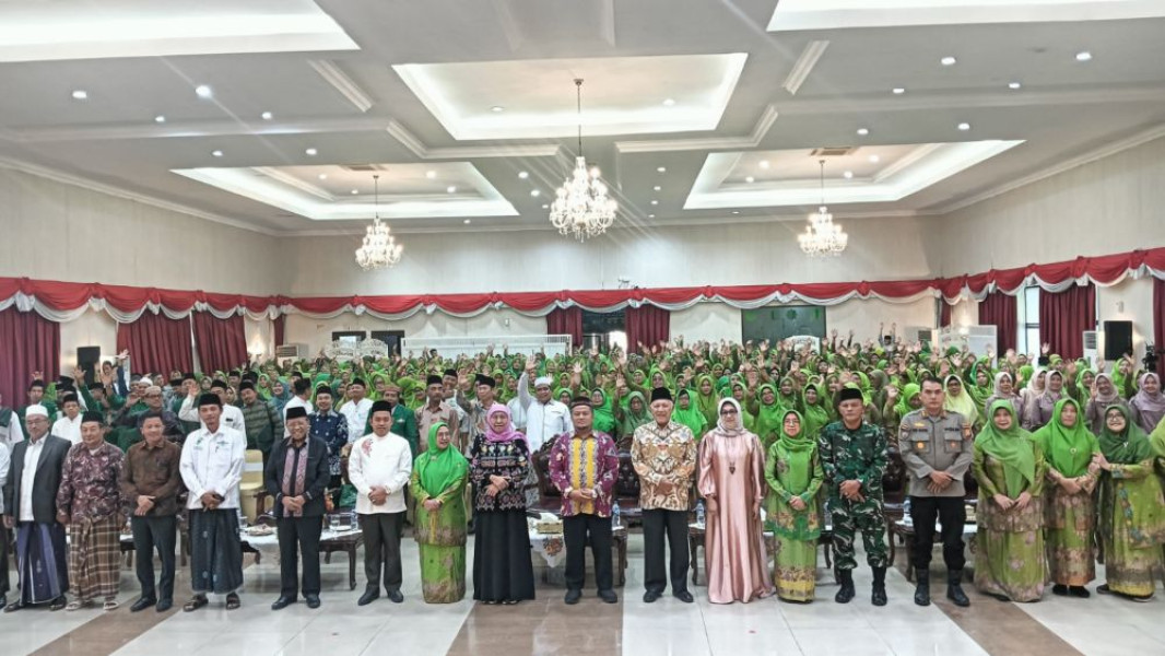 Bedah Buku Hasyim Asy'ari, Khofifah Ajak Bersatu