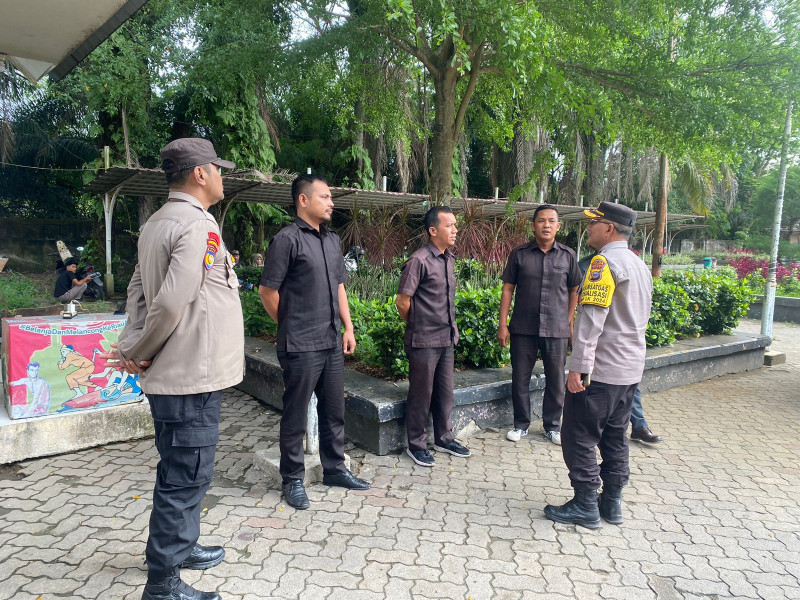 Personel Satgas Preemtif Subsatgas Binmas Polda Riau Pantau Situasi Pasca Pencoblosan Pilkada Serentak 2024, Himbau Masyarakat Tetap Ciptakan Kamtibmas